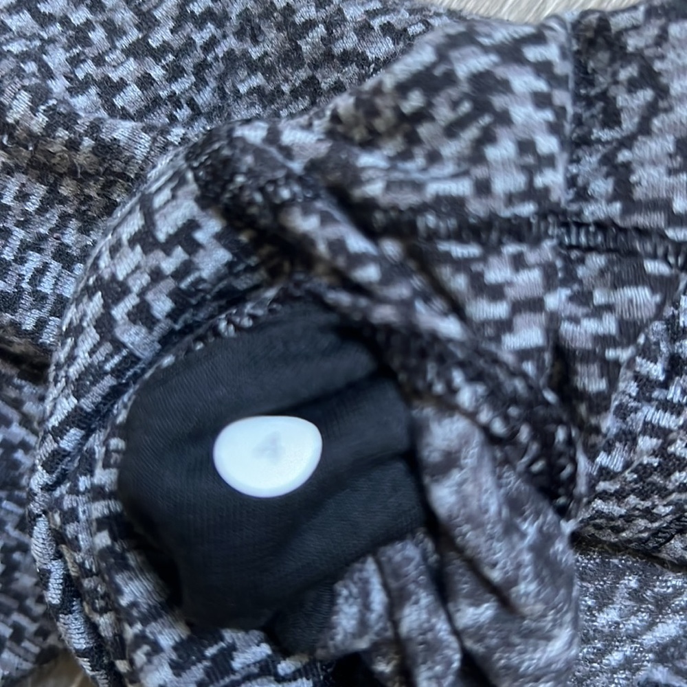 Lululemon Hi-Rise Legging - Picture 6 of 6